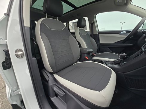 New 2025 Volkswagen Taos SE image 12