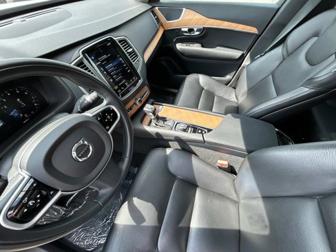 Used 2021 Volvo XC90 T6 Momentum w/ Climate Package image 10