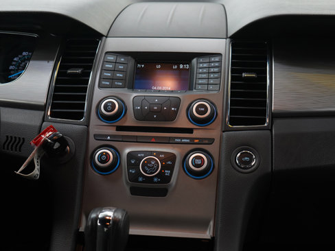 Used 2015 Ford Taurus SEL image 14