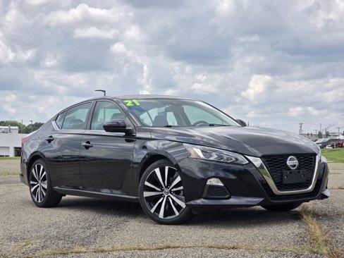 Used 2021 Nissan Altima 2.5 SR image 2