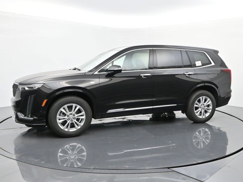 New 2025 Cadillac XT6 Luxury image 2
