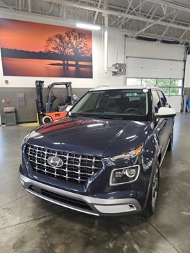 Used 2021 Hyundai Venue image 2