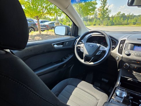 Used 2019 Ford Edge SE image 9