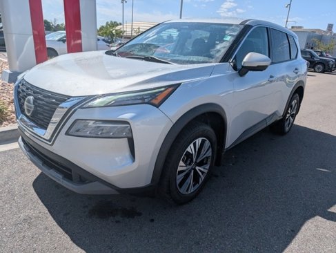 Used 2021 Nissan Rogue SV image 2