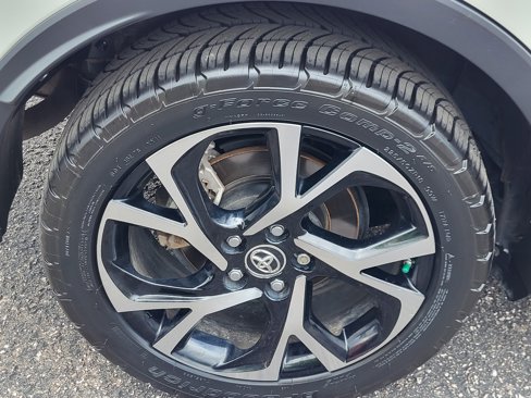 Used 2019 Toyota C-HR XLE image 18