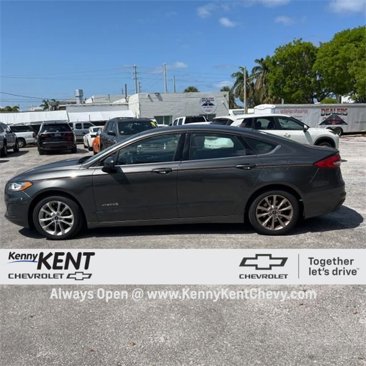 Used 2019 Ford Fusion SE image 1