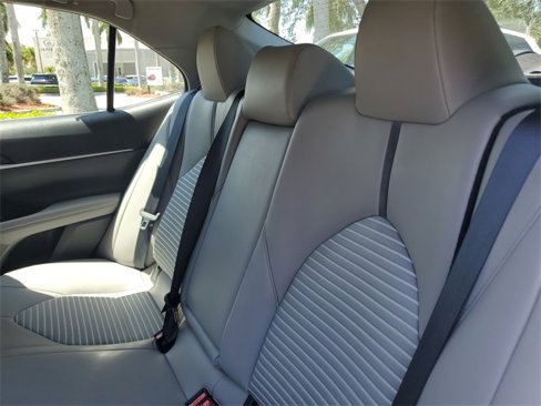 Used 2024 Toyota Camry SE image 12