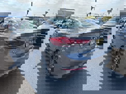 Used 2018 Hyundai Elantra SEL image 2