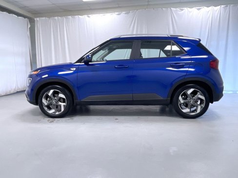 Used 2022 Hyundai Venue Limited image 24