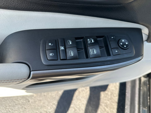 Used 2019 Jeep Cherokee Limited image 29