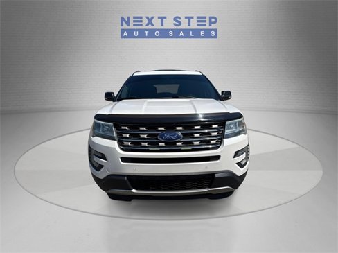 Used 2017 Ford Explorer XLT w/ Equipment Group 202A image 2