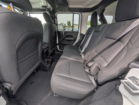 Used 2020 Jeep Wrangler Unlimited Sahara image 8