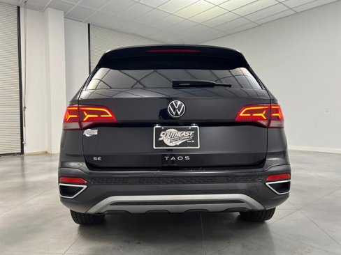Used 2024 Volkswagen Taos SE image 6