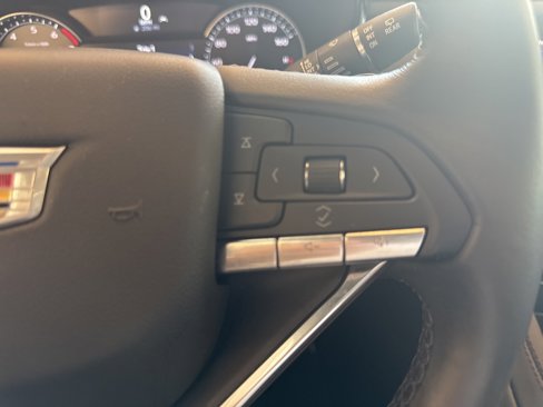 Used 2025 Cadillac XT6 Luxury image 32