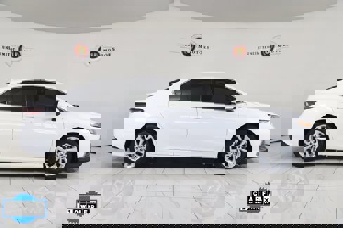 Used 2022 Toyota Camry LE image 2