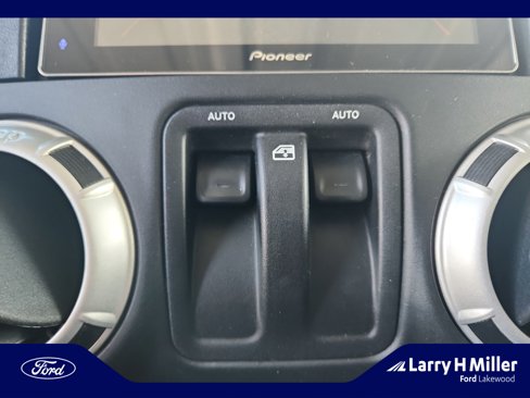 Used 2014 Jeep Wrangler Rubicon w/ Power Convenience Group image 29