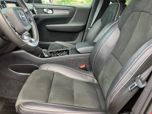 Used 2021 Volvo XC40 T5 R-Design w/ Advanced Package image 18