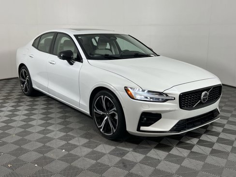 Certified 2024 Volvo S60 B5 Plus image 2