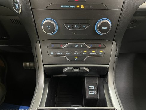 Used 2020 Ford Edge SE image 27