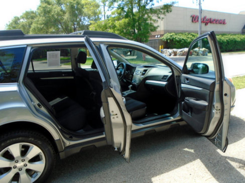 Used 2011 Subaru Outback 2.5i Premium image 8
