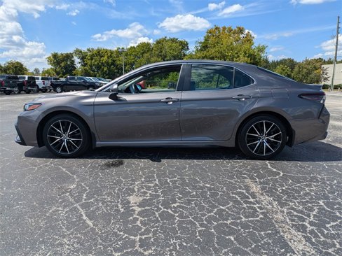Used 2024 Toyota Camry SE image 4