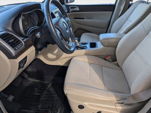 Used 2018 Jeep Grand Cherokee Laredo image 11