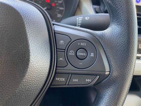 Used 2025 Toyota Corolla LE image 19