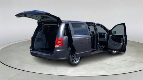 Used 2018 Dodge Grand Caravan SXT w/ Driver Convenience Group image 10