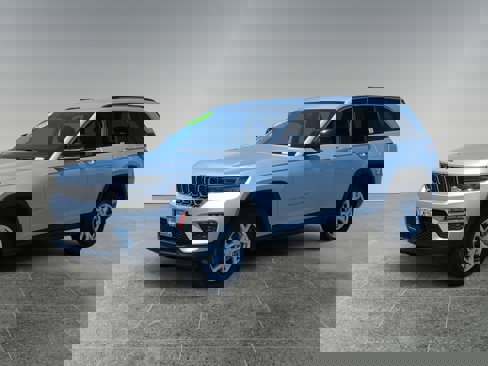 Used 2023 Jeep Grand Cherokee Limited image 2