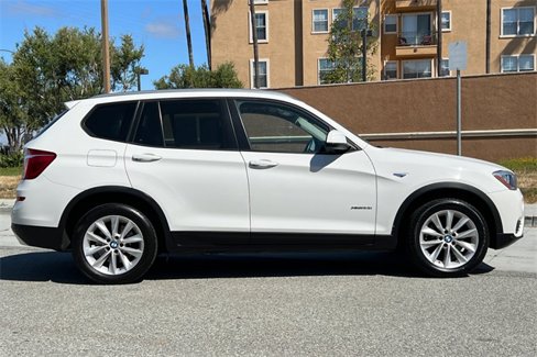 Used 2017 BMW X3 xDrive28i image 3
