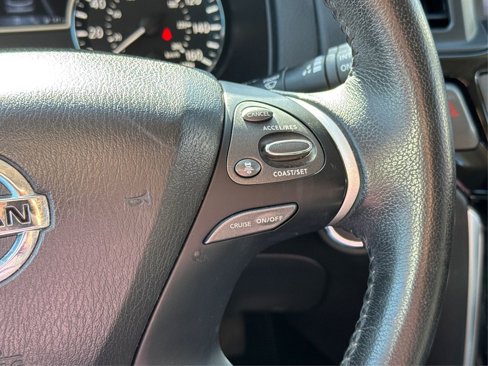 Used 2019 Nissan Pathfinder SV image 32