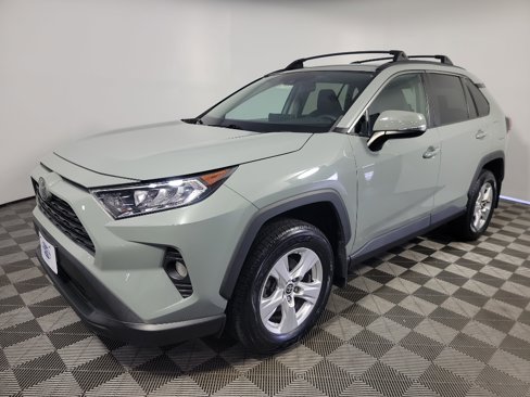 Used 2021 Toyota RAV4 XLE image 12