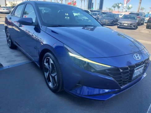 Used 2023 Hyundai Elantra SEL w/ Convenience Package image 3
