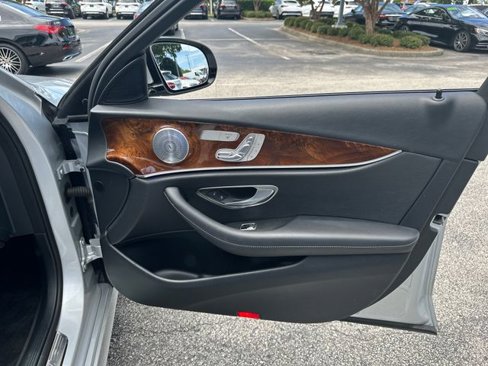 Used 2017 Mercedes-Benz E 300 4MATIC image 39