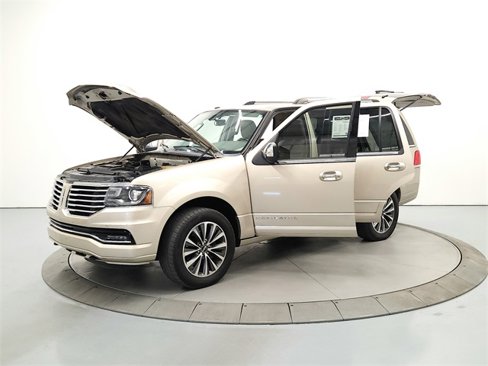 Used 2017 Lincoln Navigator Select image 11