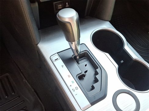 Used 2012 Toyota Camry L image 21