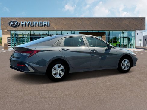 New 2025 Hyundai Elantra SE image 8