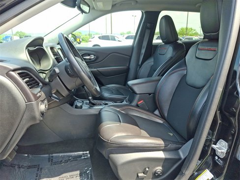 Used 2021 Jeep Cherokee Trailhawk image 13