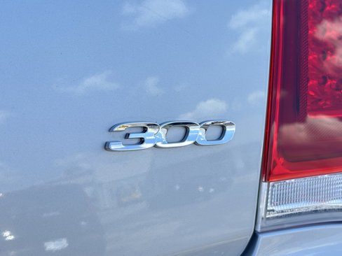 Used 2020 Chrysler 300 Touring image 13