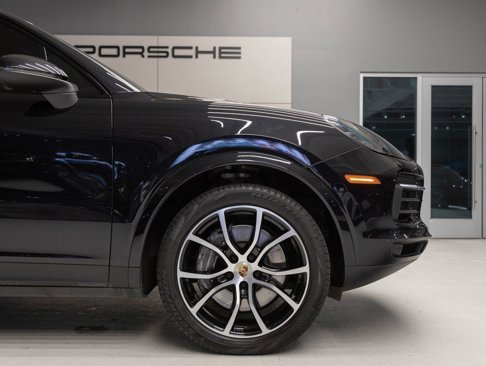 Certified 2022 Porsche Cayenne Platinum Edition image 11