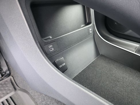 Used 2024 Toyota bZ4X XLE image 17