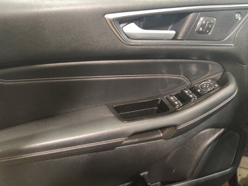 Used 2019 Ford Edge Titanium image 27