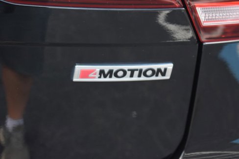 Used 2021 Volkswagen Tiguan SE image 8
