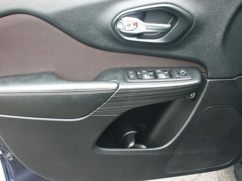 Used 2016 Jeep Cherokee Latitude w/ Cold Weather Group image 14