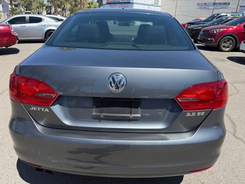 Used 2012 Volkswagen Jetta SE image 3