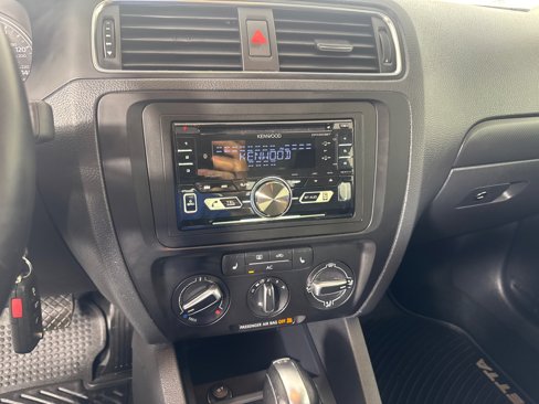 Used 2011 Volkswagen Jetta SE image 16