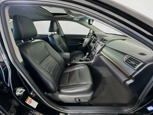 Used 2017 Toyota Camry XLE image 28