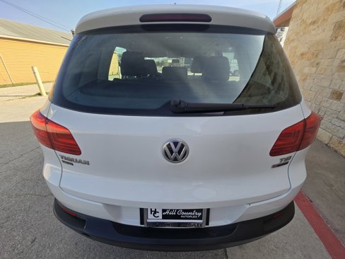 Used 2017 Volkswagen Tiguan Limited w/ Premium Package image 16
