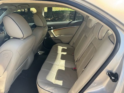 Used 2010 Lincoln MKZ image 25