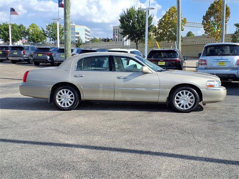 Used 2006 Lincoln Town Car Signature image 21